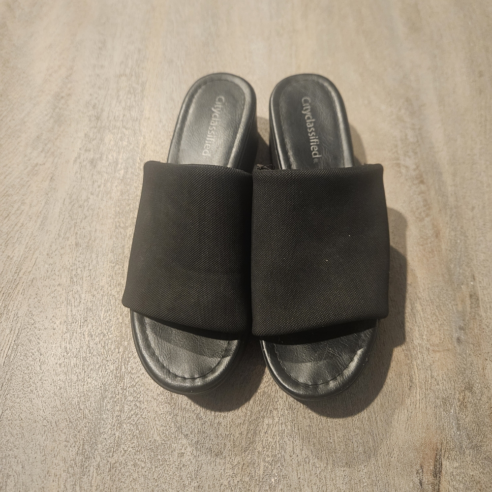 Cynthia Rowley Black Slide Sandals